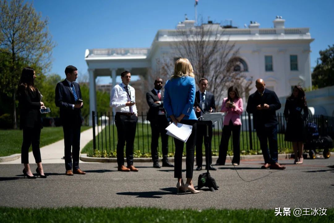 又是金发美女，特朗普最新发言人火了，还是大