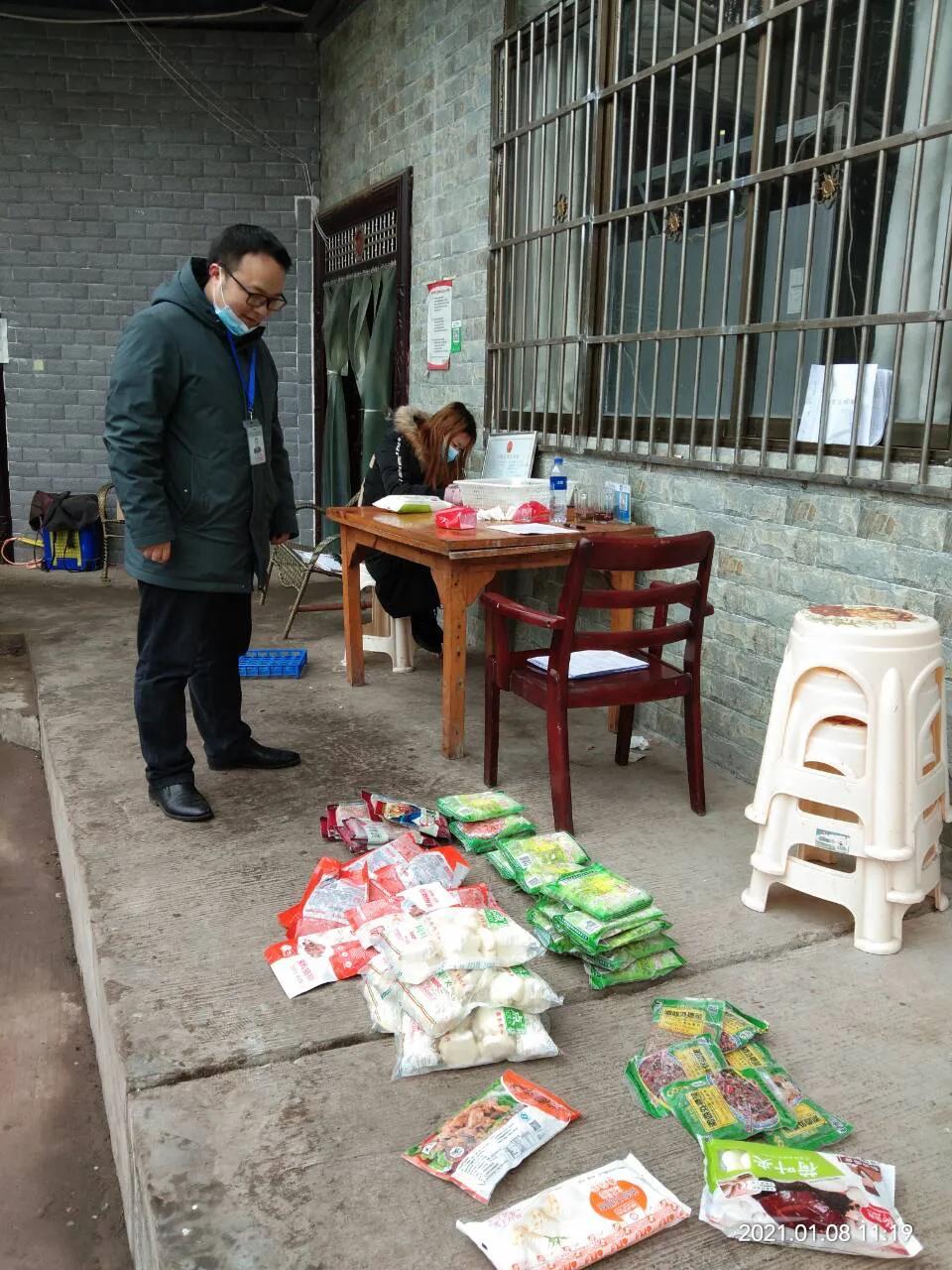 简阳市市场监管局开展打击农村假冒伪劣食品执法行动