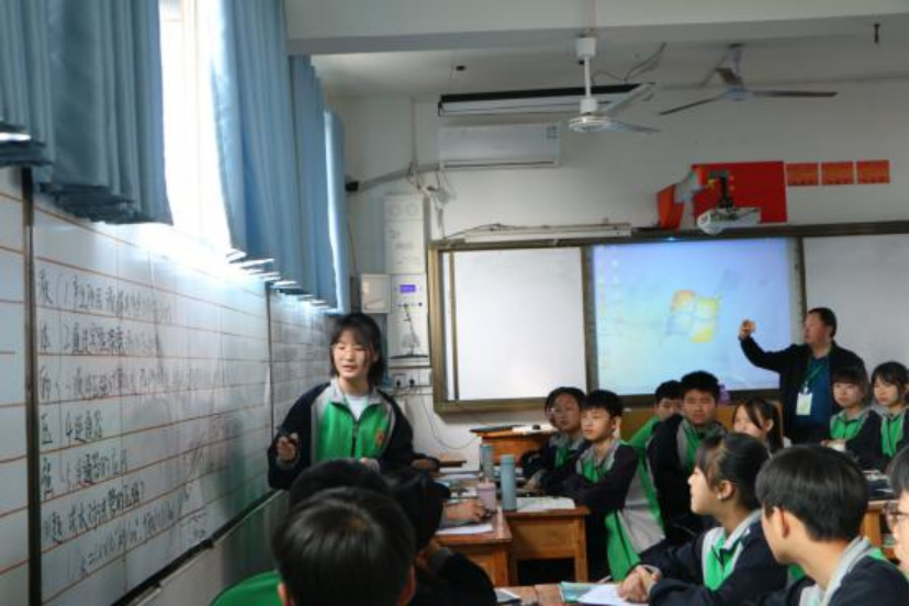 四川宜宾：自导式教学改革研讨会 让课堂焕发新的生命力