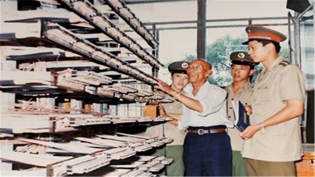1990年，一老汉拿着课本来到军队驻地：我就是课本上牺牲的志愿军