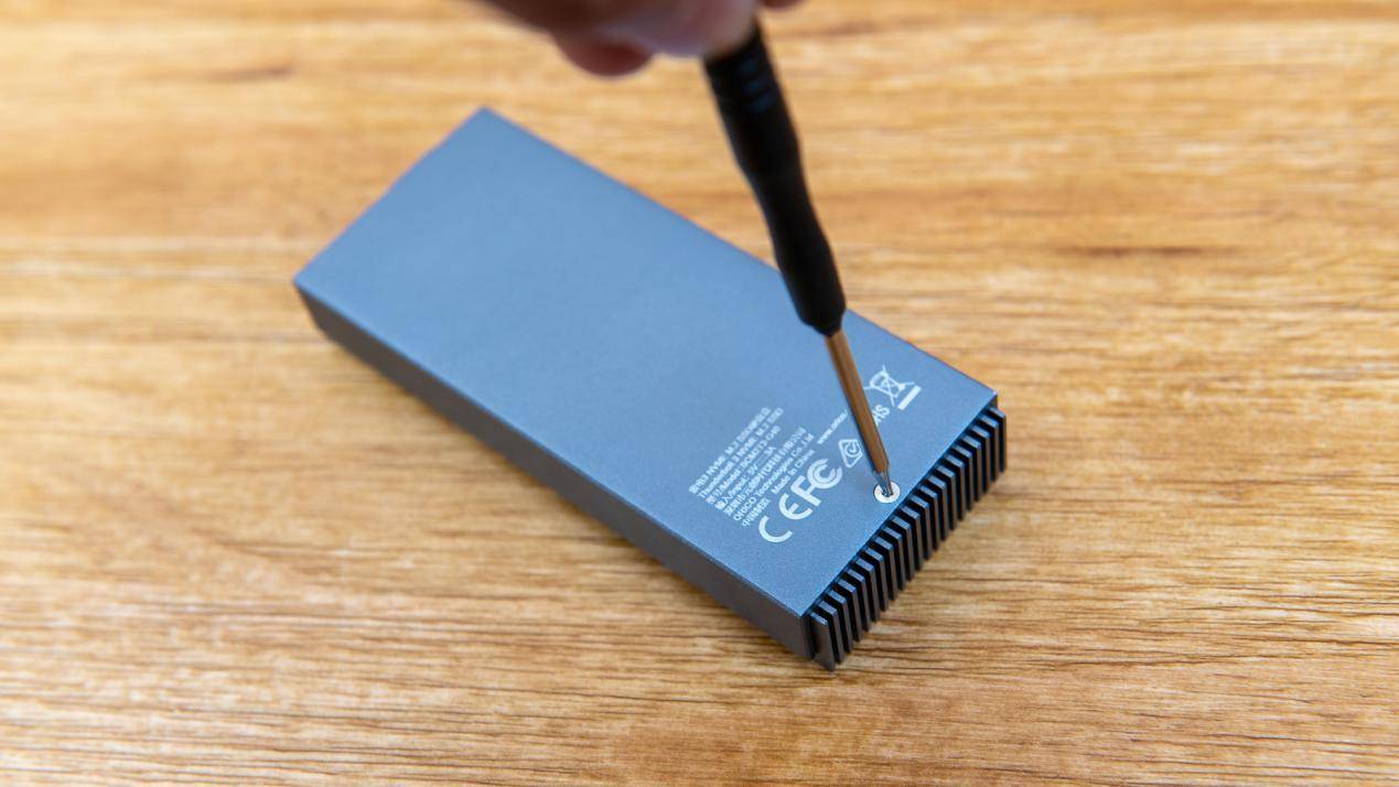 光威弈Pro NVMe SSD+奧?？评纂?硬盤盒極速體驗