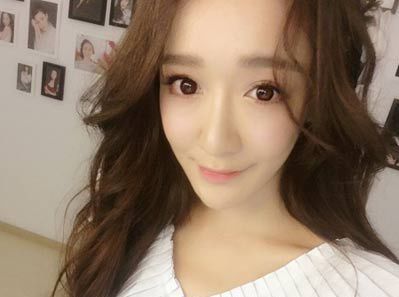 成名抛弃妻女，后小12岁前女友嫁给自己兄弟，而