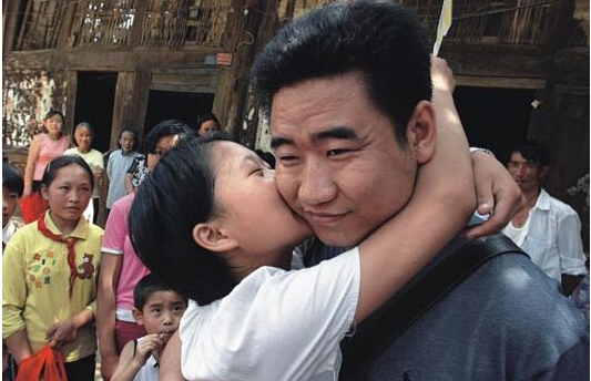 悲情丛飞做公益11年，患癌后，受捐助的人：你什