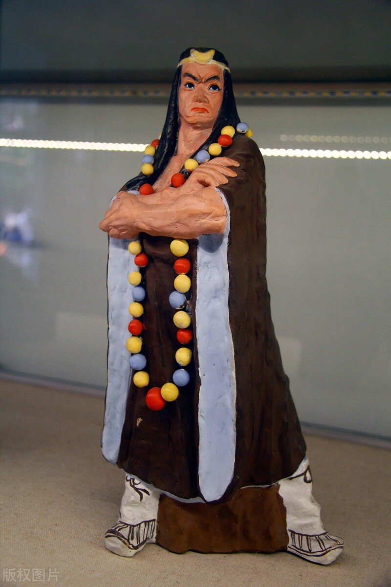 孙二娘对武松说:"却留得他一个铁戒箍,一身衣服,一领皂布直裰,一条