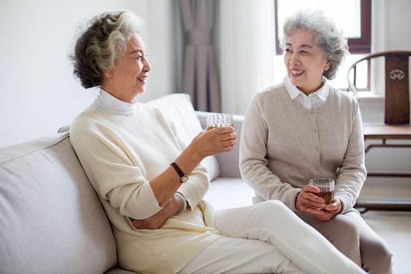 早起嘴巴發苦、發臭，或許跟這3個原因有關聯，不妨了解一下