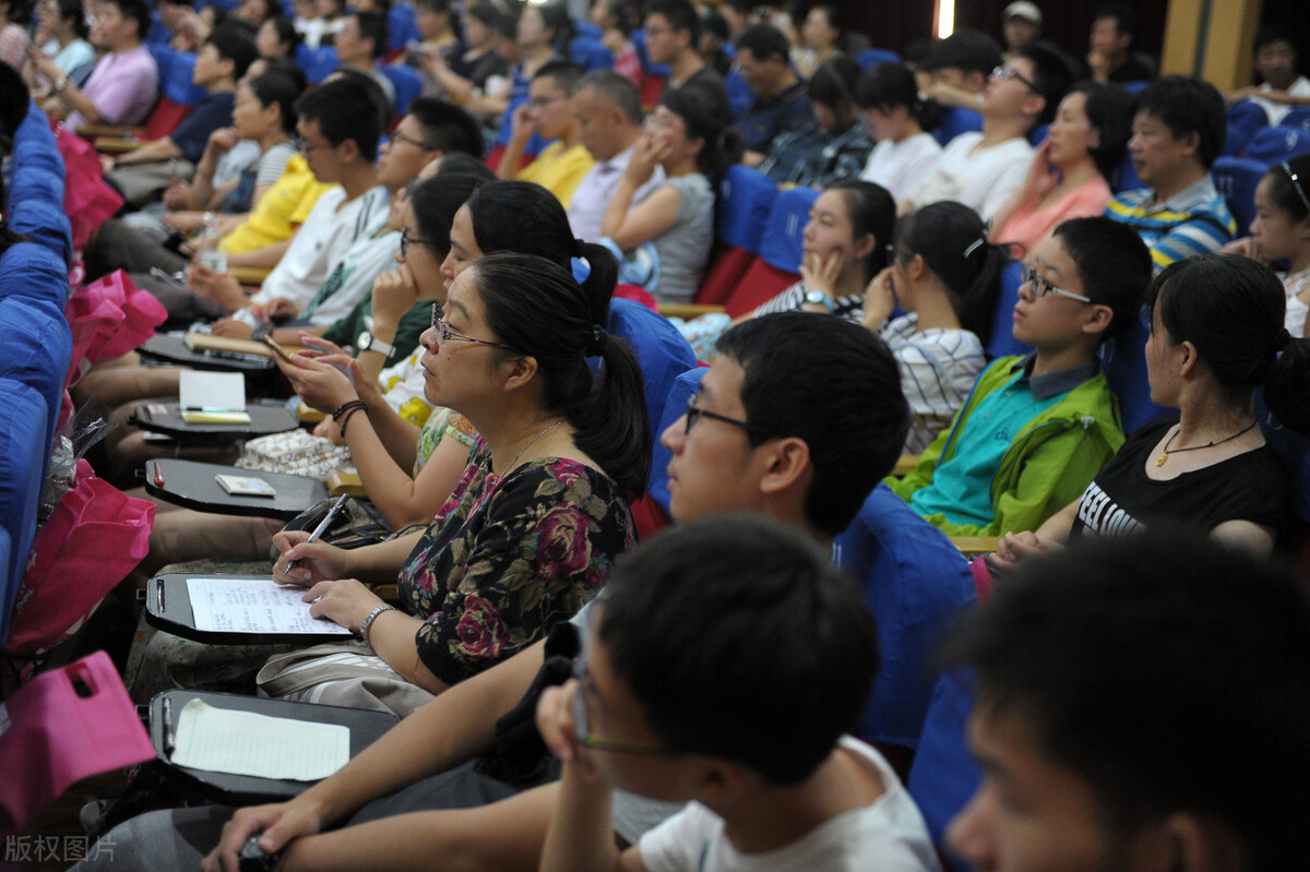 学霸家长的秘籍：帮孩子养成这3个好习惯，家长越来越省心