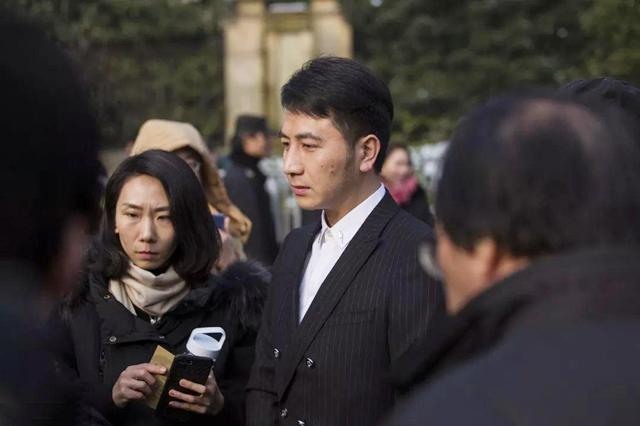 拿了1.2亿赔偿金，还消费亡妻？起底林生斌的人设生意