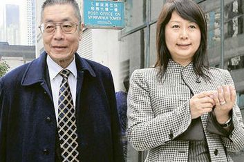 81歲劉詩(shī)昆攜嫩妻及四個(gè)月大女兒回國(guó)，坐勞斯萊斯返家極其奢華