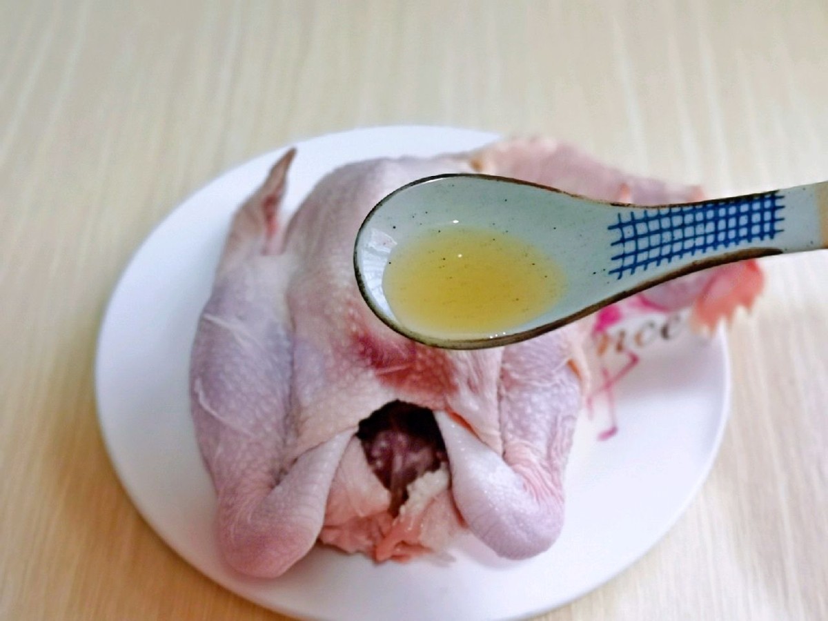 空气炸锅版辣酱烤鸡，鸡肉鲜嫩又入味，味道好吃，做法简单