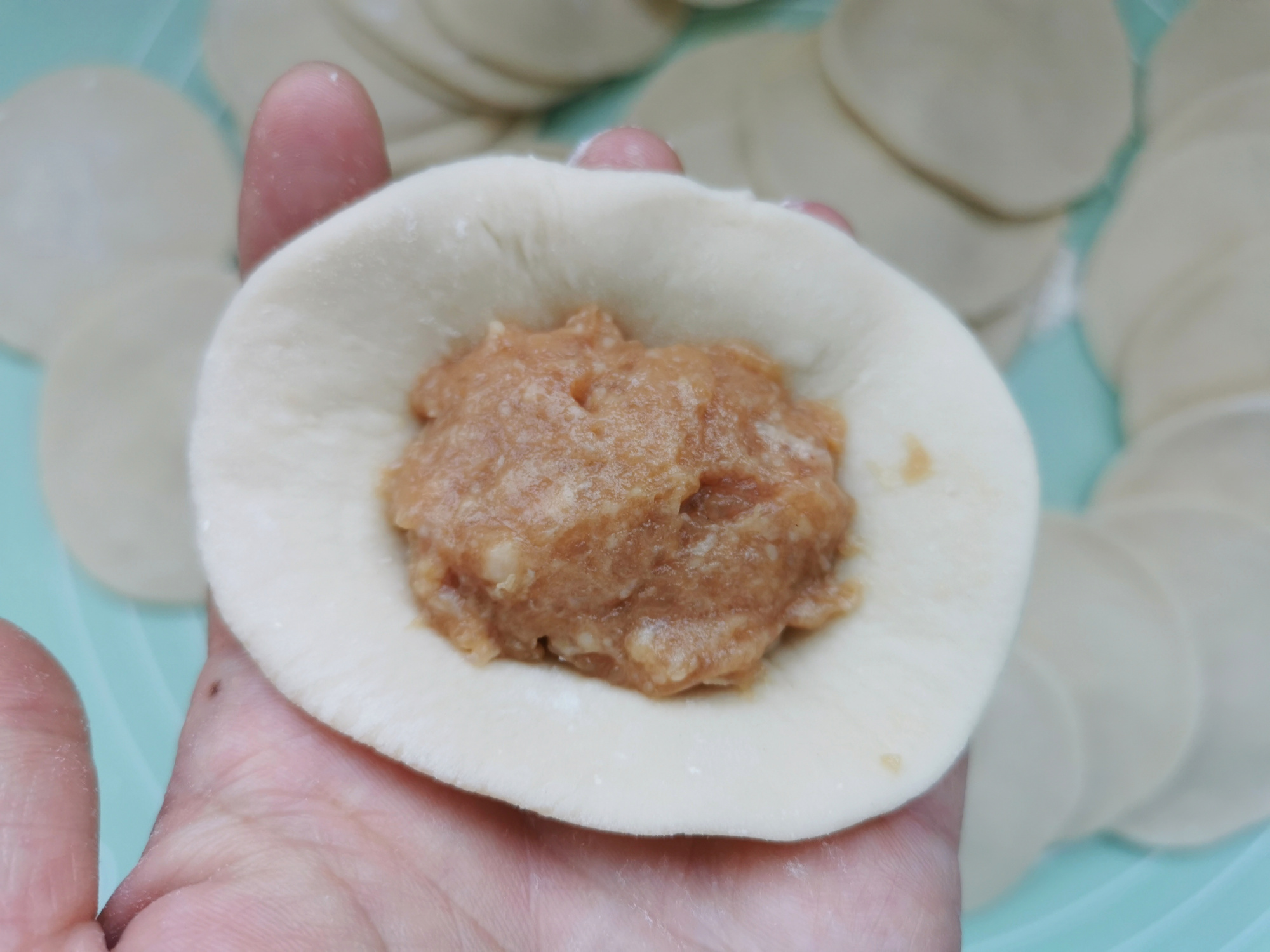 13块钱猪肉，3块钱面粉，做了28个小笼包，一周的早餐就有了