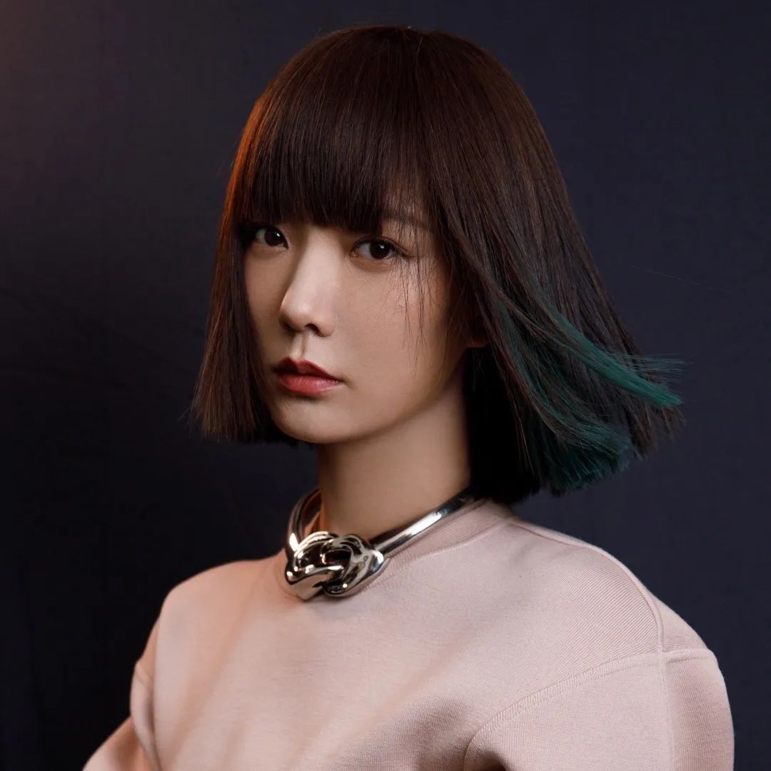 别再“披头散发”了！这4款冬季发型才够美够撩