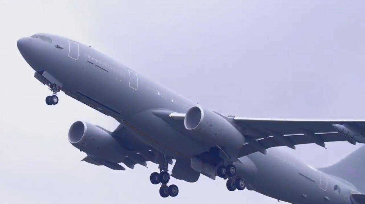 差距大到肉眼可见！西方战略重器批量交付，能