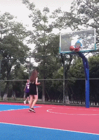 搞笑gif神评:女友首次开车上路,让人操碎了心