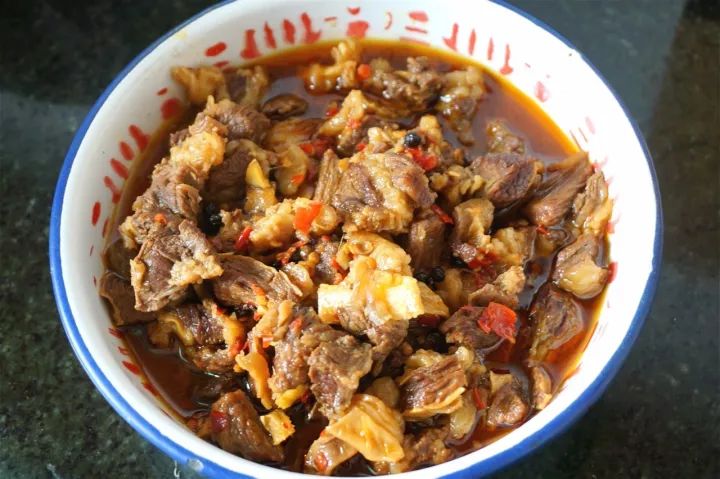 内江人的早餐，一碗重油重辣的牛肉面