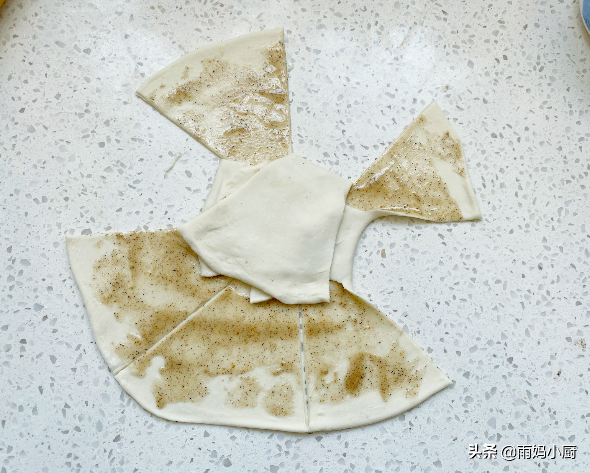 教你椒鹽油餅家常做法，外酥里香層次分明，咬一口香酥掉渣