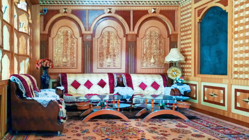 Travel Notes in Xinjiang: I was attending a Uzbek wedding, but I saw a luxury hotel in Kashgar