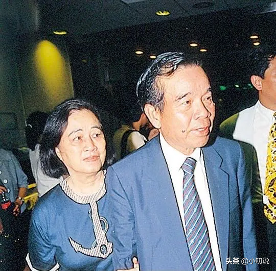 郑裕彤盖楼收租，怕儿子不堪重任败光家产，孙子破富不过三代魔咒