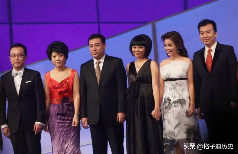他是清華校長的兒子，擔(dān)任央視主持32年零失誤，如今現(xiàn)狀如何？