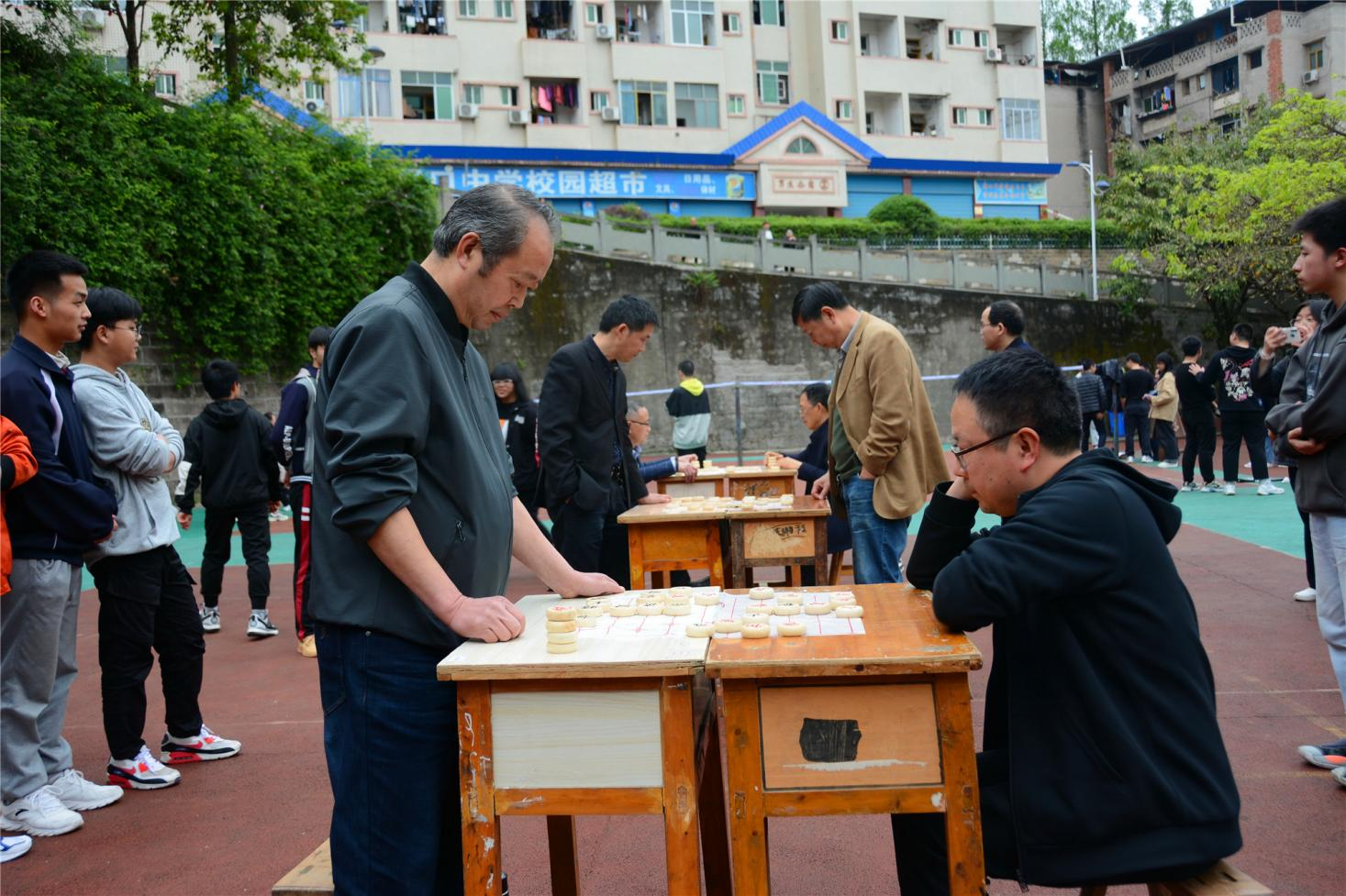 蓬安县周口中学教职工运动会圆满闭幕