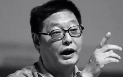 从厂工到亿万富翁，杨百万名利双收，如何诓骗数万股民倾家荡产？