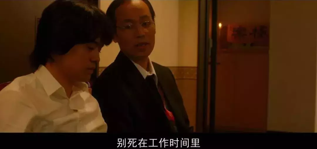 夜空总有最大密度的蓝色,它足够包容所有人最大程度的悲伤与艰难