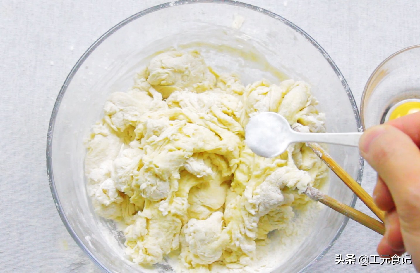 孩子最爱酸奶豆沙面包，不蒸不烤电饭煲一按，松软香甜比买的好吃