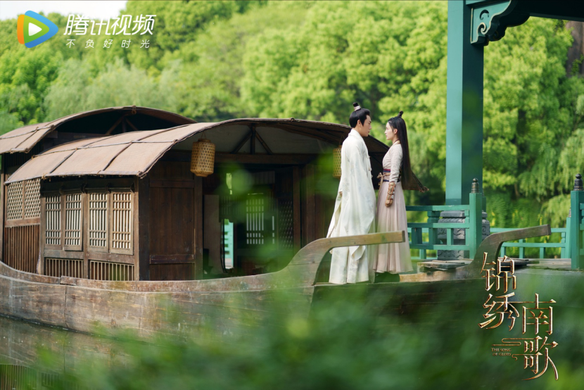 这部连片头都没有的剧，把剧情提速做到了极致