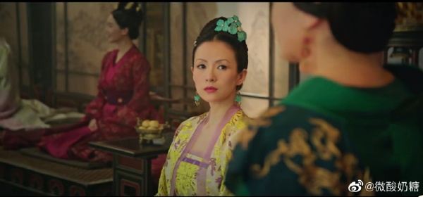 汪峰曬全家陪章子怡拍戲，在角落為醒醒搭遊戲房，母女扮醫生病人