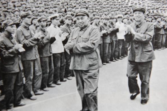 毛主席召见许世友，闲聊中毛主席问道：如果我身边出现坏人怎么办