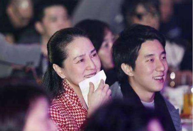 吴绮罗与林凤娇年轻时两人颜值差距很大，不仅