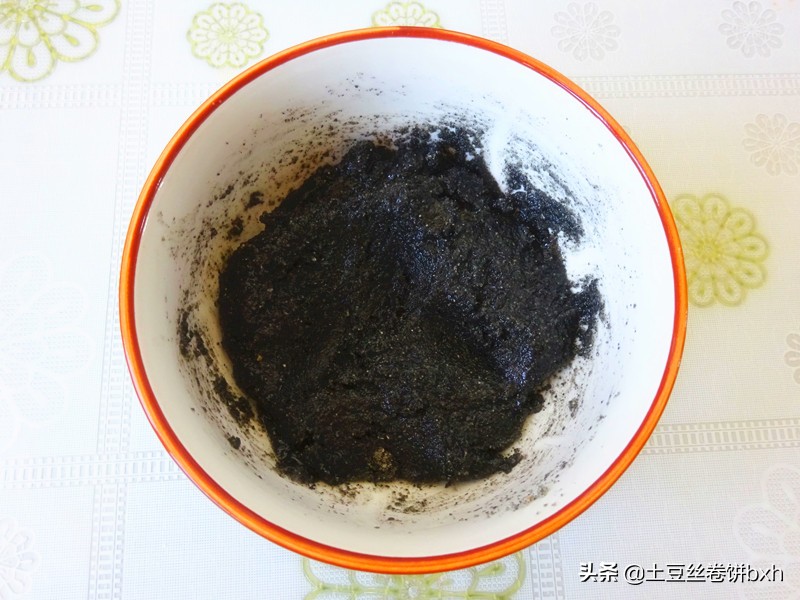 立秋后黑芝麻要常吃，教你做最好吃的胡萝卜黑芝麻饼，营养翻倍