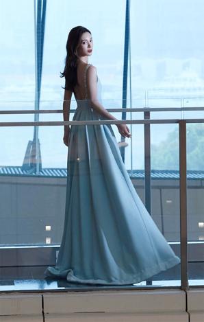 Yang Zi ＆ plum now again fit! Modelling of red carpet of 10 female stars gives birth to graph Vs essence to repair