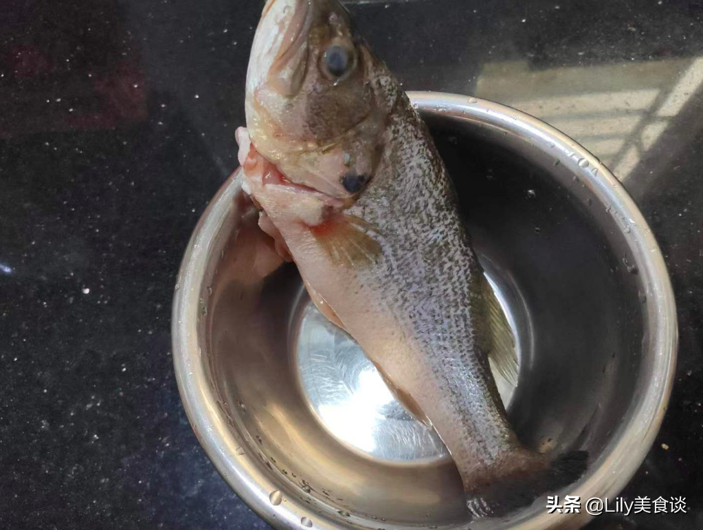 冬天，這魚多給孩子吃，不加一滴水，燜一燜8分鐘就好，太鮮美了