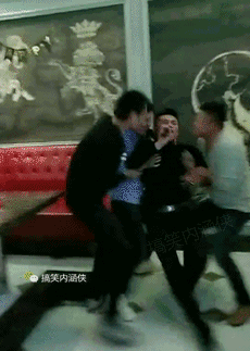 搞笑gif神评：听说男生都好羡慕这样的职业