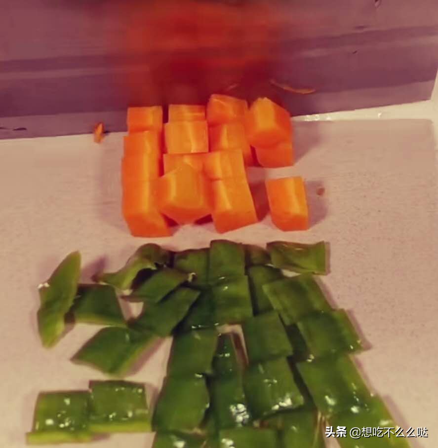宫保鸡丁这么做，看着就有食欲，做法简单，又香又下饭，好好吃哦