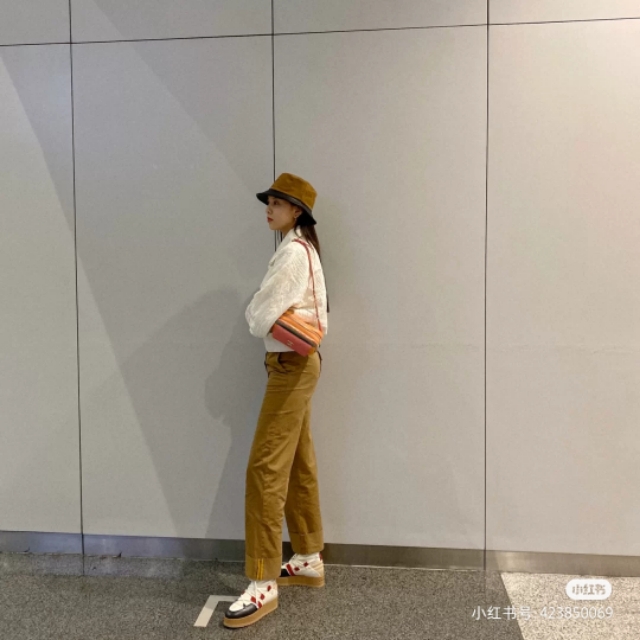 跟着明星学穿搭 | 帅气酷girl宋妍霏