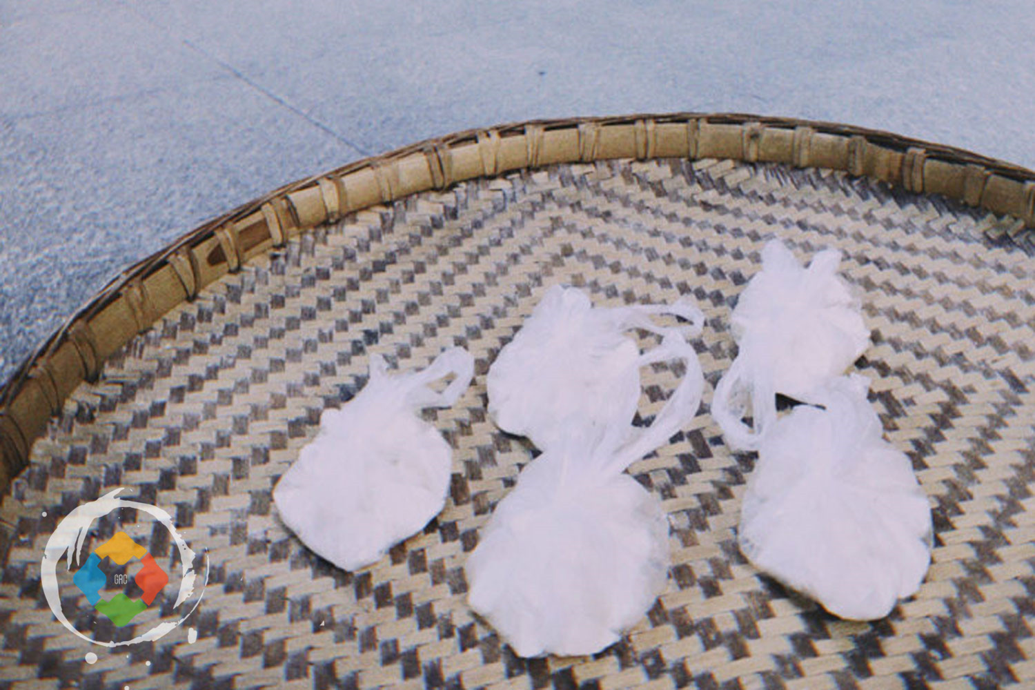 重庆路边摊为何消失？小贩不讲诚信，6块钱的麻糖都缺斤少两