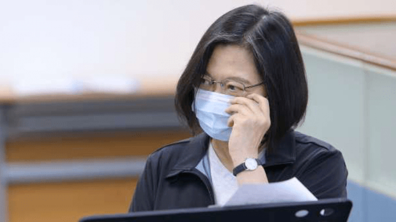 台灣無疫苗可用？ 蔡英文遭�質問�