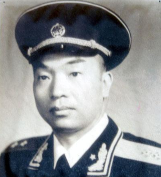 此开国中将活了102岁，晚年感叹：多亏主席的一碗牛肉，救了我