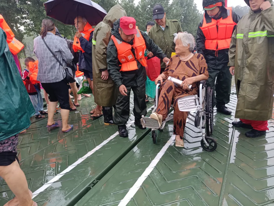 八一建军节，向可敬可爱的中国军人致敬