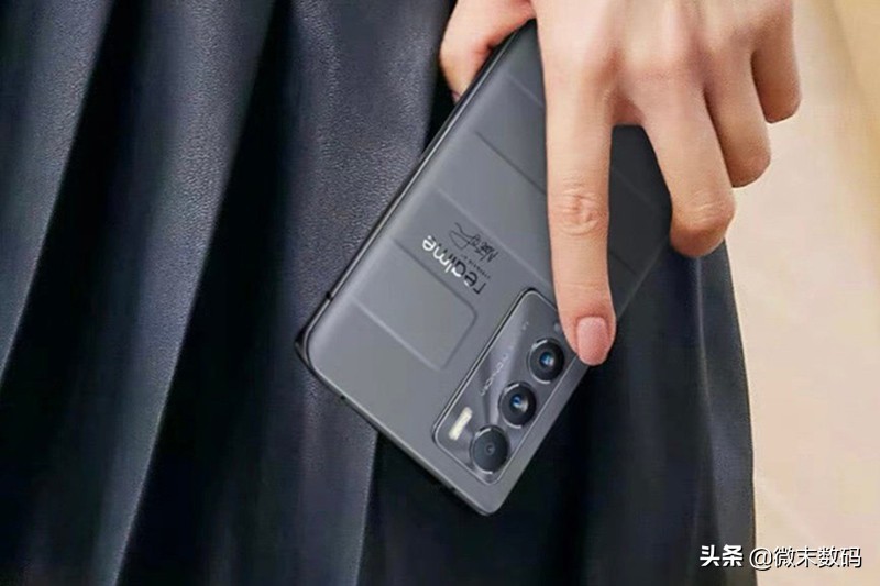 杨幂率先秀出Realme GT大师版外观，这个设计算巅峰吗？
