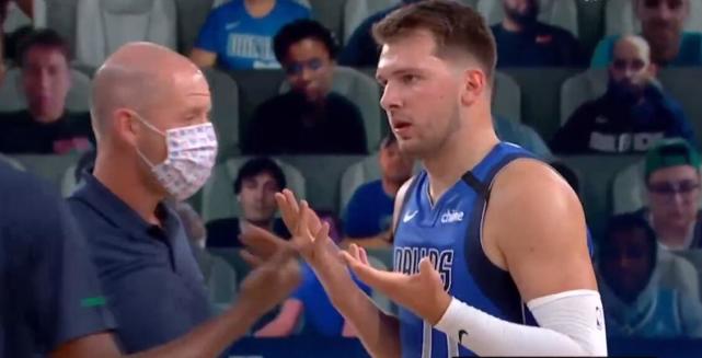 【影片】開場8分鐘險爆發3次衝突！東契奇Porzingis皆被激怒，Perkins：小心快艇的戰術！-黑特籃球-NBA新聞影音圖片分享社區