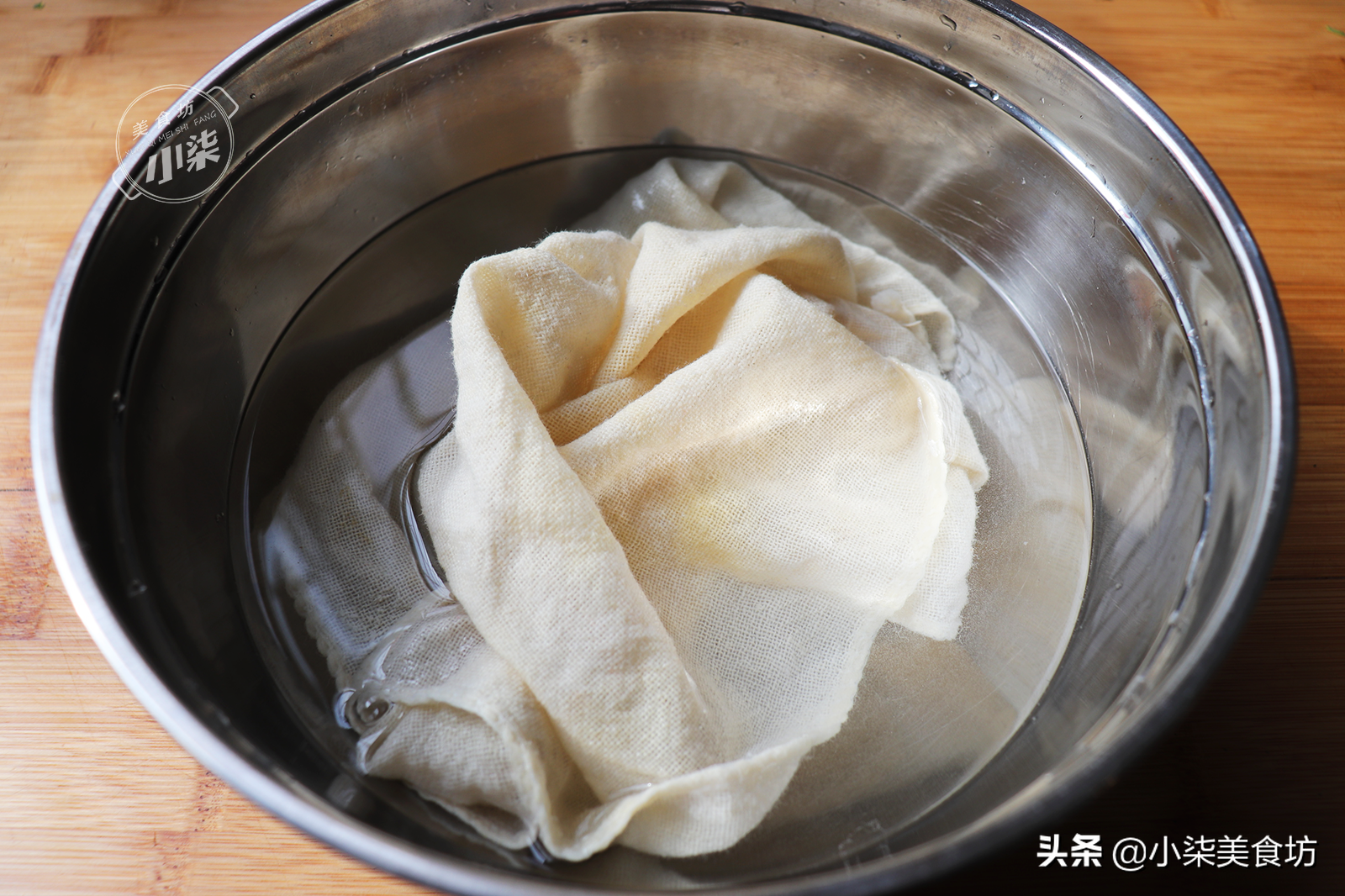 饅頭吃不完別直接放冰箱，教你2個訣竅，放一個月都新鮮不干硬