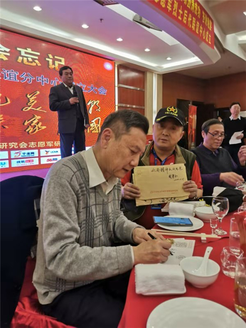 周恩来侄子周秉和鼓励李长东“发扬延安精神，坚守红色收藏事业”