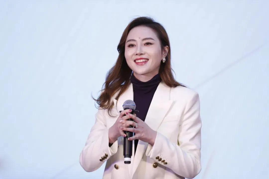 快手上市，这位广州女主播凭什么去敲锣？