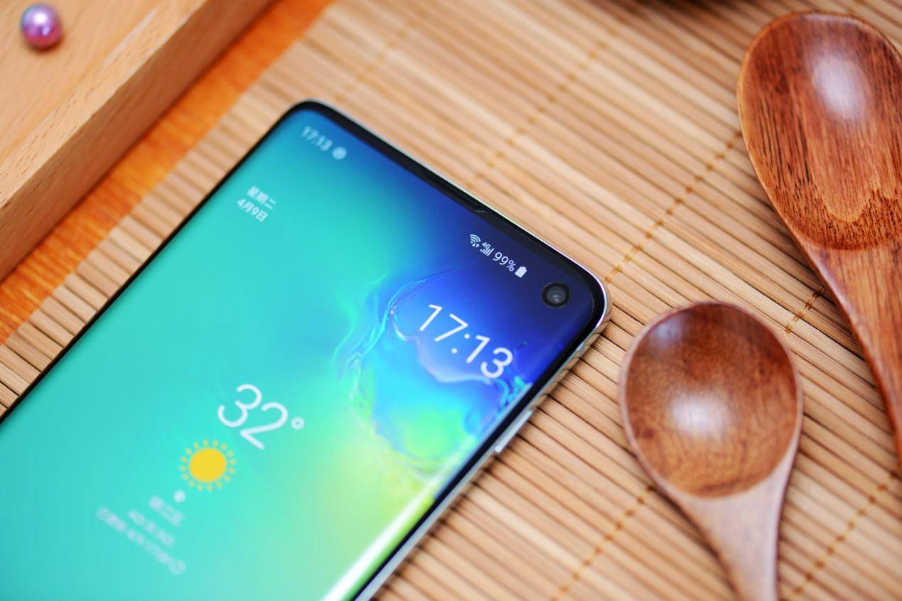 三星Galaxy S10评测：曾经的机皇，竟沦为“真香”之流？