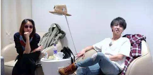 华晨宇通过栏目让自己成长，私下与张歆艺关系