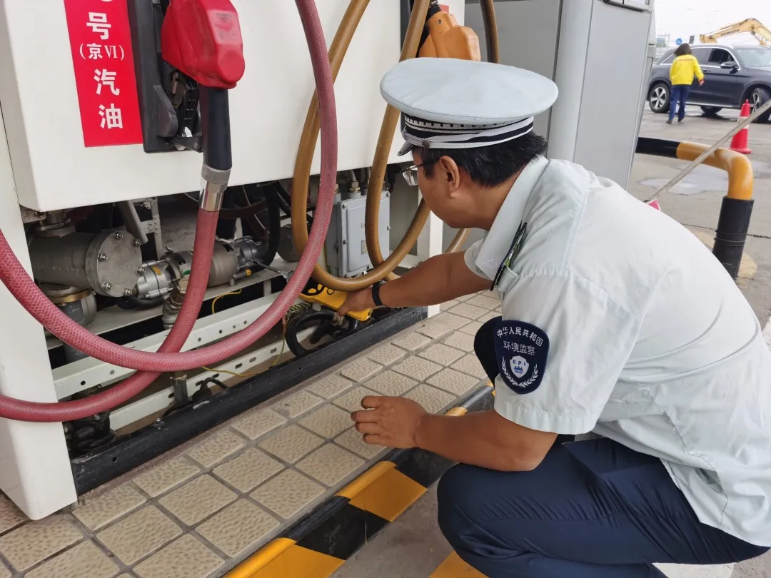 跟着镜头，带你看什么是加油站油气油品执法检查！