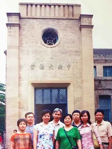 红色之旅延安朝圣 倍感幸福生活来之不易  红色基因代代相传