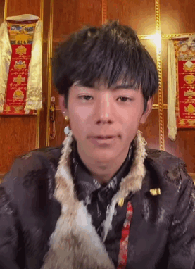 Does Tibetian boy explode overnight fire to turn over? Praise he is OK, hold in both hands kill be no good